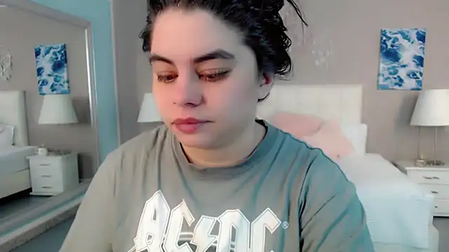 maddissonivanova online show from April 13, 6:57 pm