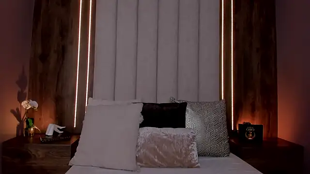 Snapshot of LucySalvatore_ chatting on June 20, 4:26 am LucySalvatore online show from June 20, 4:26 am