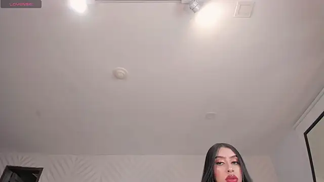 LeahLombardi  online show from April 1, 3:40 am