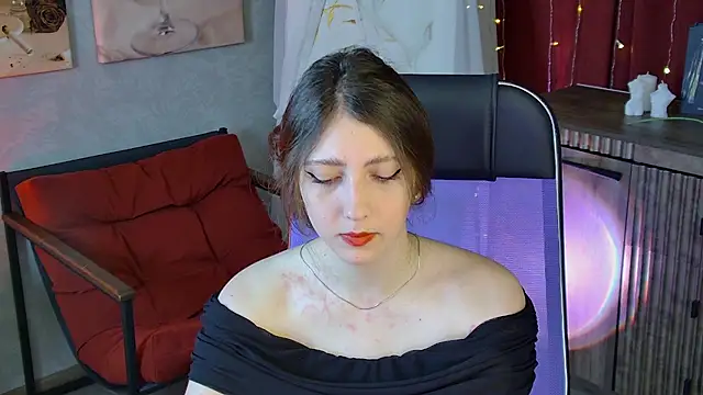 Mary Miiller online show from May 21, 7:26 am