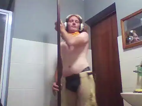 untamedredsnake online show from March 3, 10:04 pm