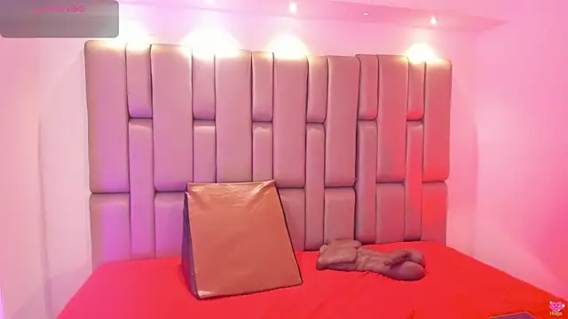 Snapshot of Sol_Vanegas chatting on February 10, 12:53 pm Sol Vanegas online show from February 10, 12:53 pm