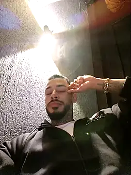 VinzenzRizzo online show from November 17, 2:50 am