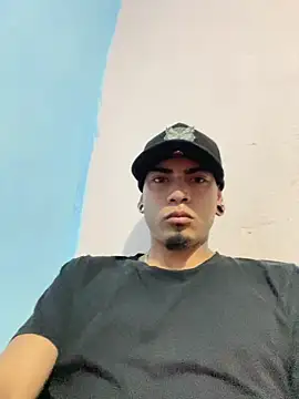 Snapshot of Ricardo2334 chatting on February 25, 2:37 pm Ricardo2334 online show from February 25, 2:37 pm