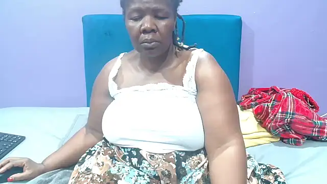 Snapshot of NaughtyChubbyZoe chatting on September 22, 5:53 am NaughtyChubbyZoe online show from September 22, 5:53 am