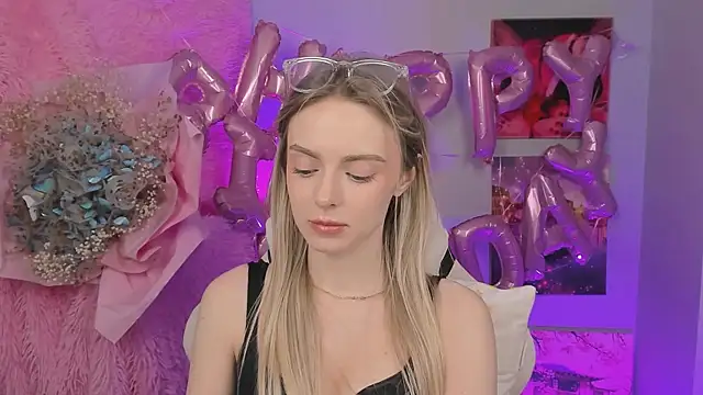 JuliaBrewwer online show from September 15, 12:05 pm