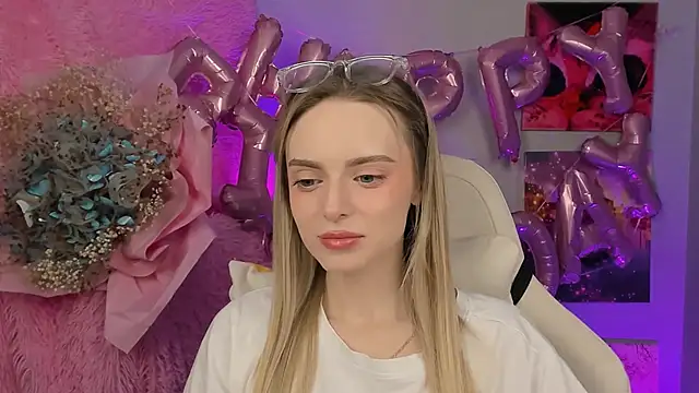 JuliaBrewwer online show from September 18, 2:19 pm