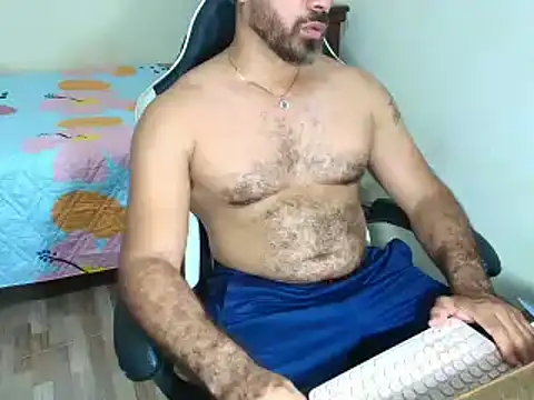 Snapshot of max_love255 chatting on February 5, 7:51 pm max love255 online show from February 5, 7:51 pm