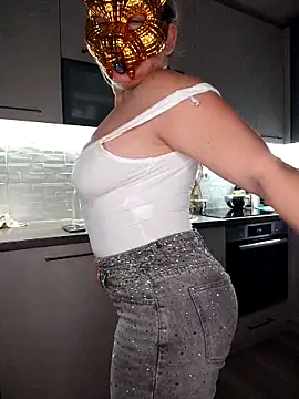 BigAssMom  online show from April 5, 7:55 pm