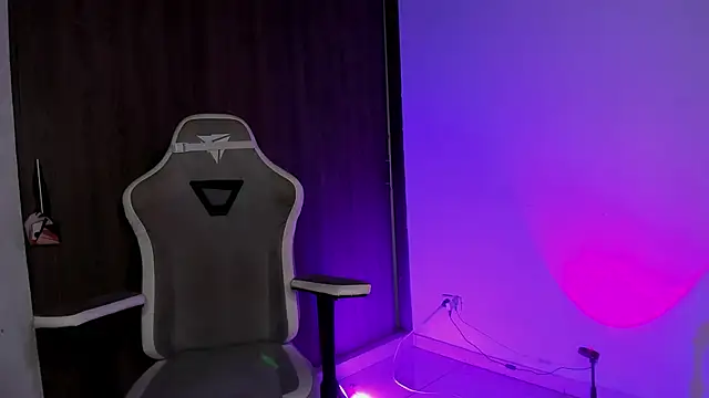 Snapshot of natevillage chatting on October 14, 11:05 pm natevillage online show from October 14, 11:05 pm