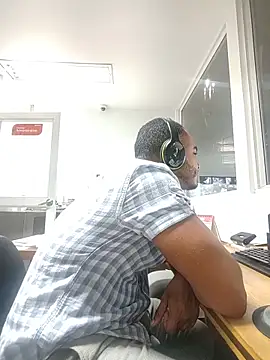 Snapshot of SanChacal5694 chatting on June 17, 10:10 pm SanChacal5694 online show from June 17, 10:10 pm