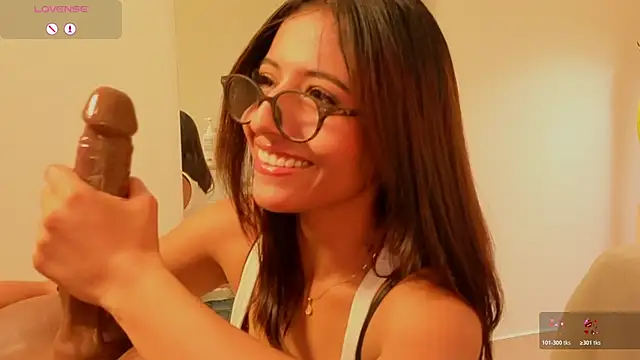 Snapshot of samara_bxx1 chatting on March 10, 11:26 am samara bxx1 online show from March 10, 11:26 am