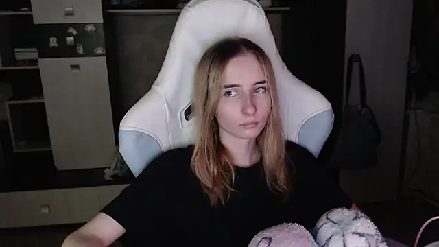 Snapshot of Cutti_Crystal chatting on October 3, 5:21 pm Cutti Crystal online show from October 3, 5:21 pm