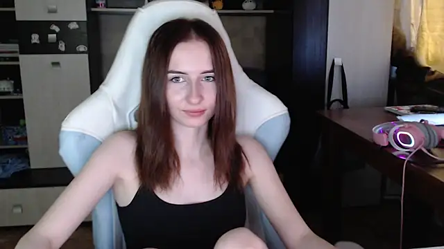 Snapshot of Cutti_Crystal chatting on October 17, 9:45 am Cutti Crystal online show from October 17, 9:45 am