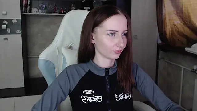 Snapshot of Cutti_Crystal chatting on November 4, 3:05 am Cutti Crystal online show from November 4, 3:05 am