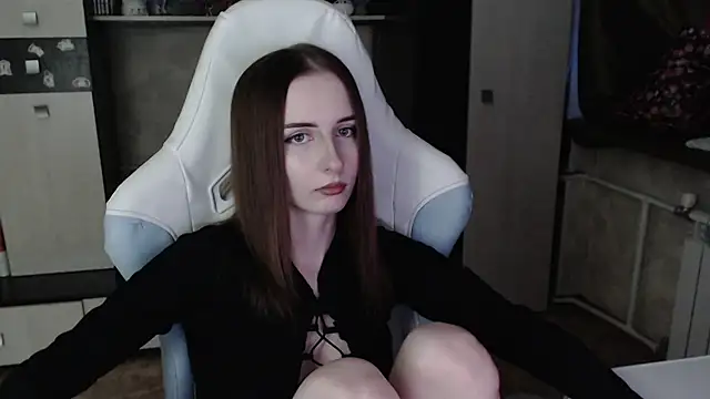 Snapshot of Cutti_Crystal chatting on November 8, 1:28 am Cutti Crystal online show from November 8, 1:28 am