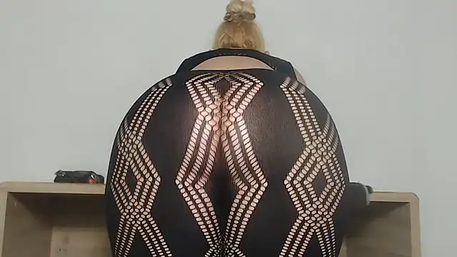 Snapshot of clarabbw47 chatting on February 27, 8:53 pm clarabbw47 online show from February 27, 8:53 pm