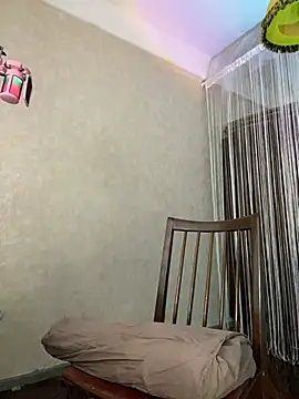 Snapshot of CrazyPinky chatting on December 19, 10:24 am CrazyPinky online show from December 19, 10:24 am