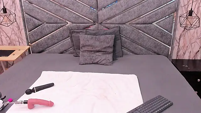 SASHA BROWNIE   online show from March 6, 7:32 pm