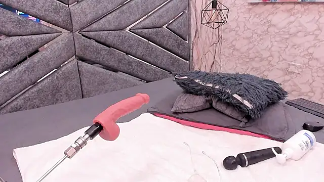 SASHA BROWNIE   online show from March 7, 7:22 pm