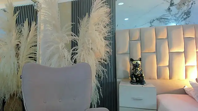 cloesummerr  online show from February 9, 1:04 pm