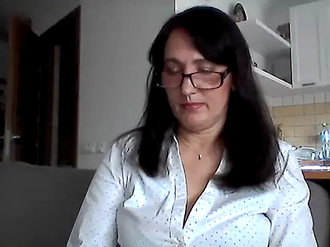 Elena48324 online show from May 8, 9:47 am
