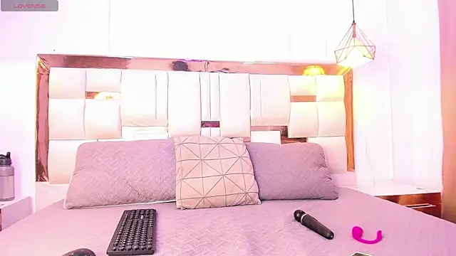 Skylar Smith  online show from February 25, 12:48 pm