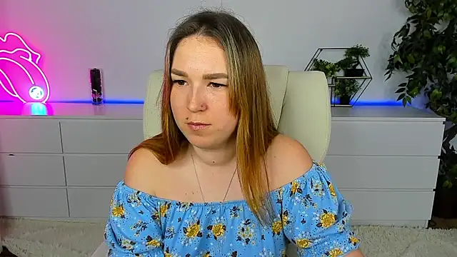 Snapshot of Sofii_darling chatting on February 6, 6:00 pm Sofii darling online show from February 6, 6:00 pm