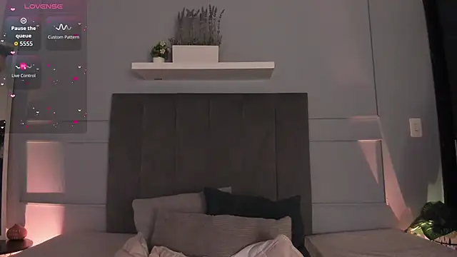 Snapshot of Sweet_Janne_ chatting on October 14, 7:03 pm Sweet Janne online show from October 14, 7:03 pm