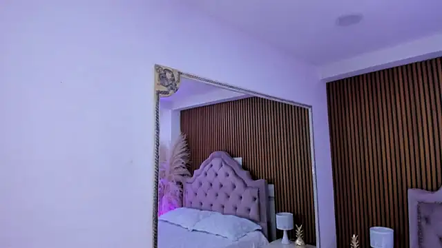 Starbutterflyy  online show from April 16, 5:08 am