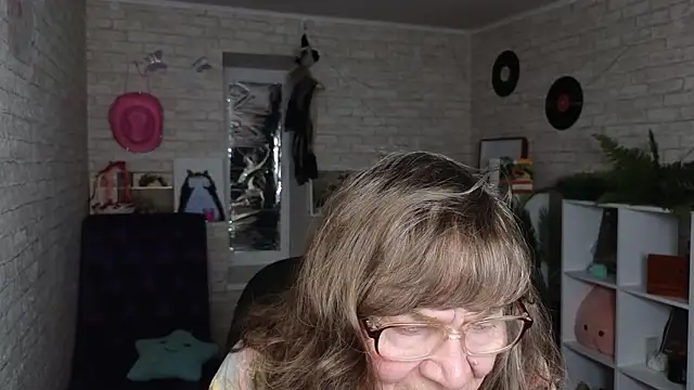 Betty Brick online show from May 26, 3:52 pm