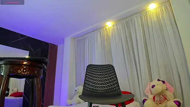 Vicky Hottman online show from March 27, 9:47 pm