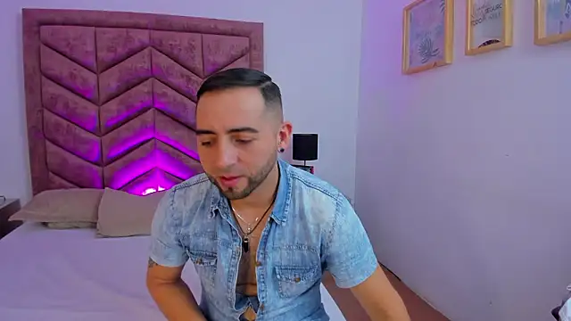 Snapshot of Lushian_ chatting on February 10, 3:05 pm Lushian online show from February 10, 3:05 pm