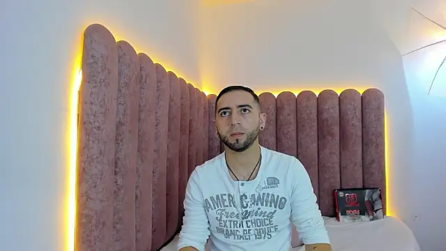 Snapshot of Lushian_ chatting on February 12, 3:07 pm Lushian online show from February 12, 3:07 pm