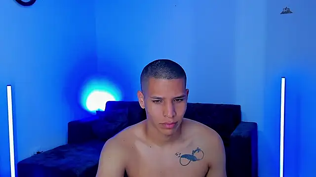 Snapshot of Latin_Boyss_ chatting on October 5, 6:39 pm Latin Boyss  online show from October 5, 6:39 pm