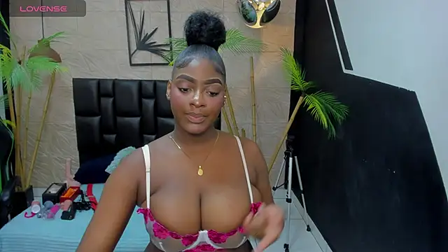 Snapshot of alana_bonny chatting on April 11, 12:31 pm alana bonny online show from April 11, 12:31 pm