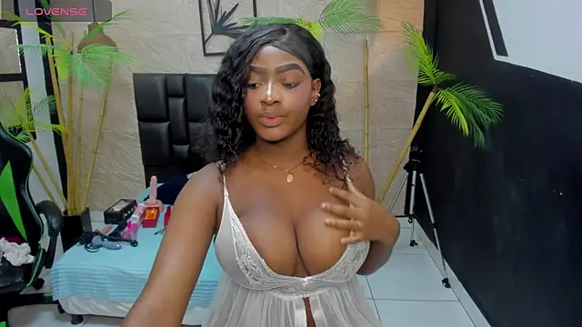 Snapshot of alana_bonny chatting on April 15, 12:45 pm alana bonny online show from April 15, 12:45 pm