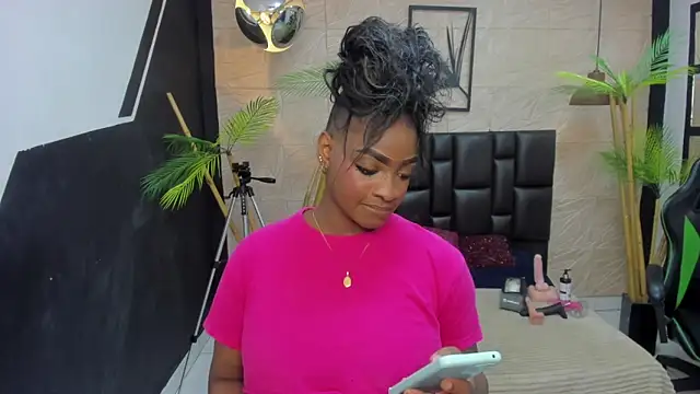 Snapshot of alana_bonny chatting on June 3, 2:19 pm alana bonny online show from June 3, 2:19 pm