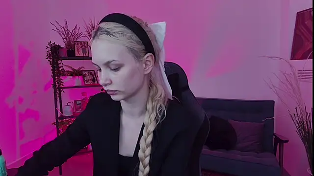 Snapshot of AvaDaviis chatting on September 11, 7:19 am AvaDaviis online show from September 11, 7:19 am