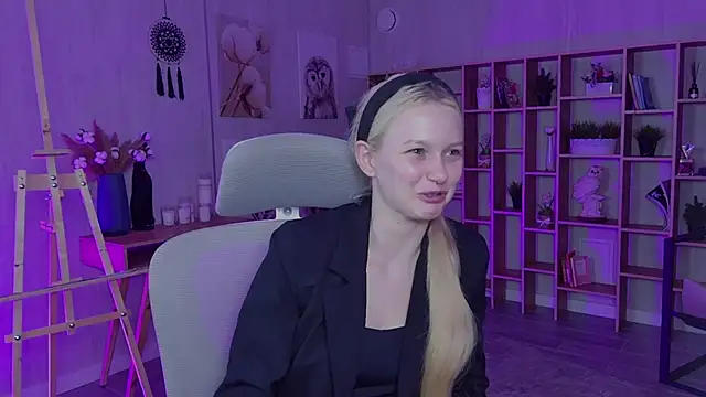 Snapshot of AvaDaviis chatting on September 17, 10:28 am AvaDaviis online show from September 17, 10:28 am