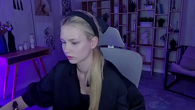 Snapshot of AvaDaviis chatting on September 19, 10:49 am AvaDaviis online show from September 19, 10:49 am