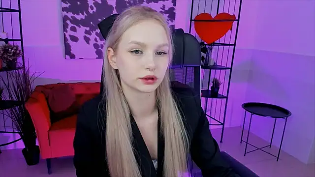 Snapshot of AvaDaviis chatting on October 6, 2:14 pm AvaDaviis online show from October 6, 2:14 pm