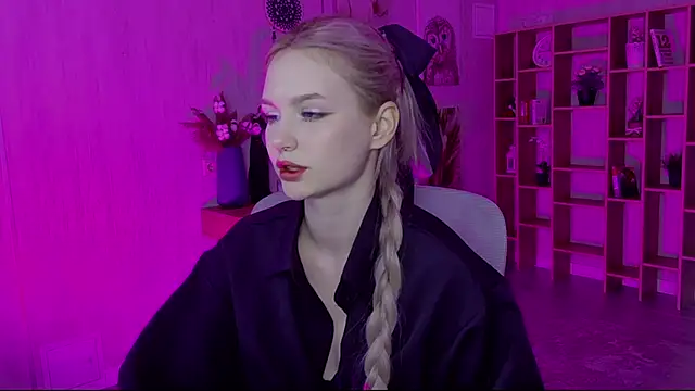 Snapshot of AvaDaviis chatting on October 7, 3:20 pm AvaDaviis online show from October 7, 3:20 pm