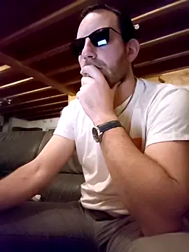 Snapshot of BrunJulienMetis chatting on February 11, 8:03 pm BrunJulienMetis online show from February 11, 8:03 pm