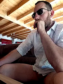 Snapshot of BrunJulienMetis chatting on February 22, 1:20 pm BrunJulienMetis online show from February 22, 1:20 pm