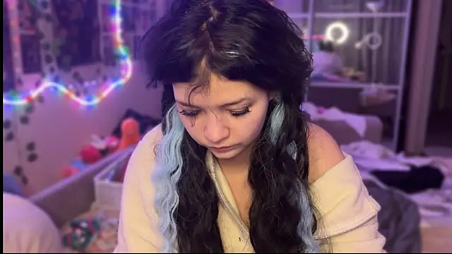 nikoli naw online show from October 30, 2:40 pm