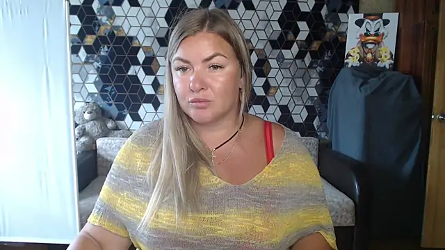 Snapshot of NikaSkylink chatting on June 29, 10:15 am NikaSkylink online show from June 29, 10:15 am