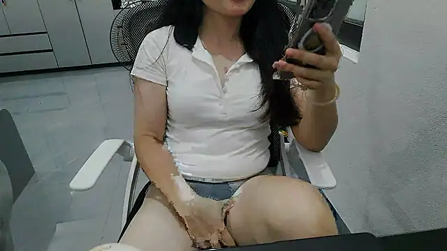 Snapshot of Emachiii chatting on June 20, 12:30 pm Emachiii online show from June 20, 12:30 pm