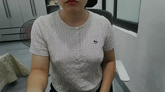 Snapshot of Emachiii chatting on July 16, 12:33 pm Emachiii online show from July 16, 12:33 pm