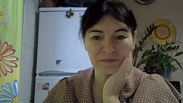 Krystal 82 online show from November 5, 9:09 am